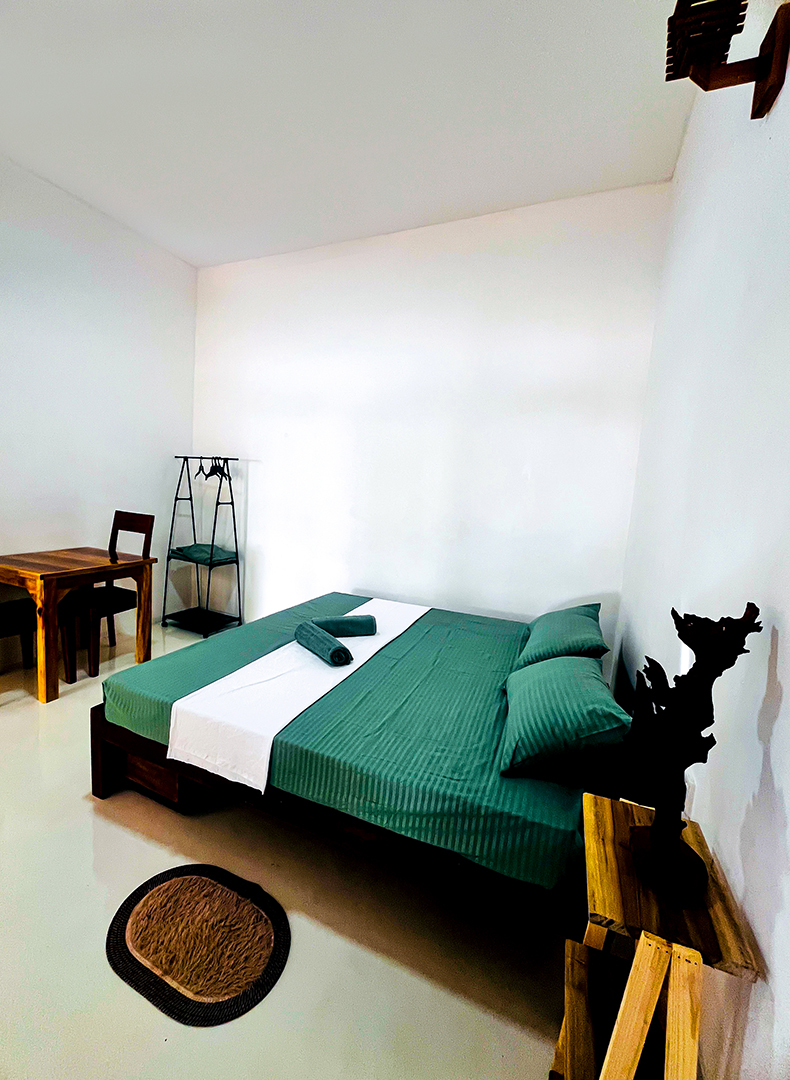 Non-AC room with wood sculpture decor